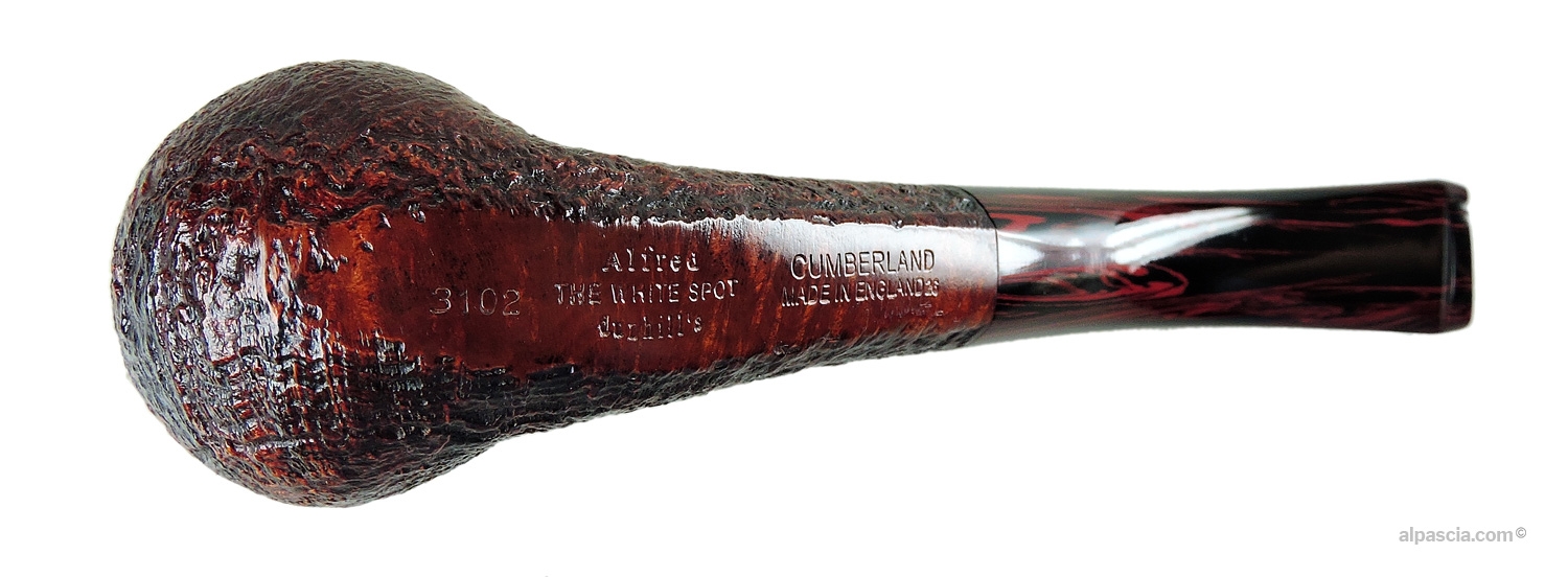 Dunhill Cumberland 3102 Billiard Pipe - Bottom view of shank displaying clear official Dunhill 3102 stampings