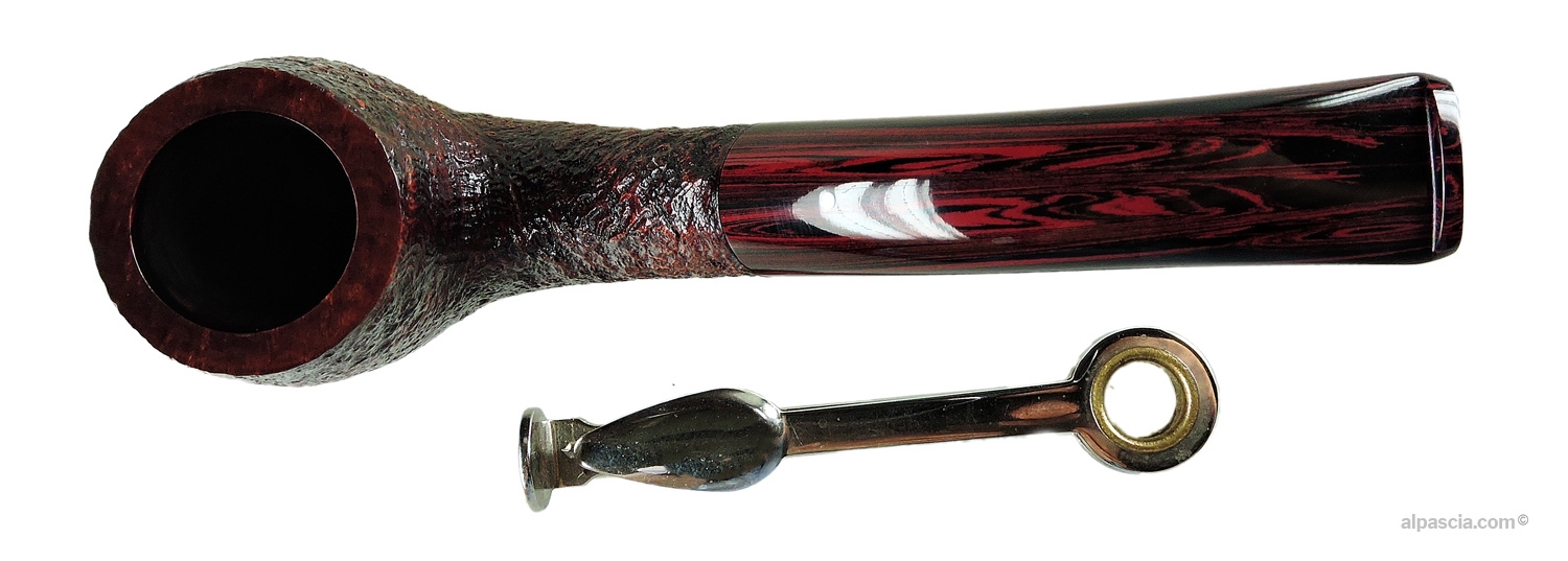 Dunhill Cumberland 3102 Billiard Pipe - Top-down view showing chamber capacity and sandblasted rim
