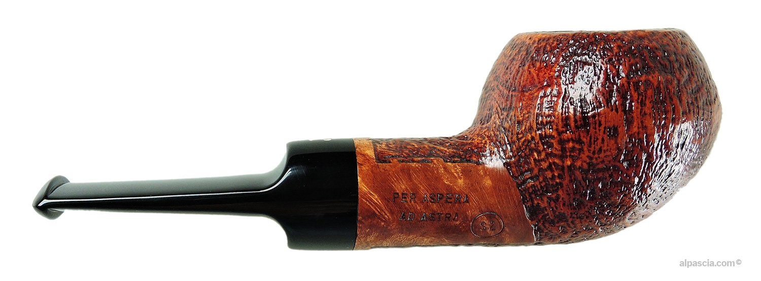Pipa Ser Jacopo S2 - Vista destra che risalta la finitura sabbiata profonda e il profilo dritto