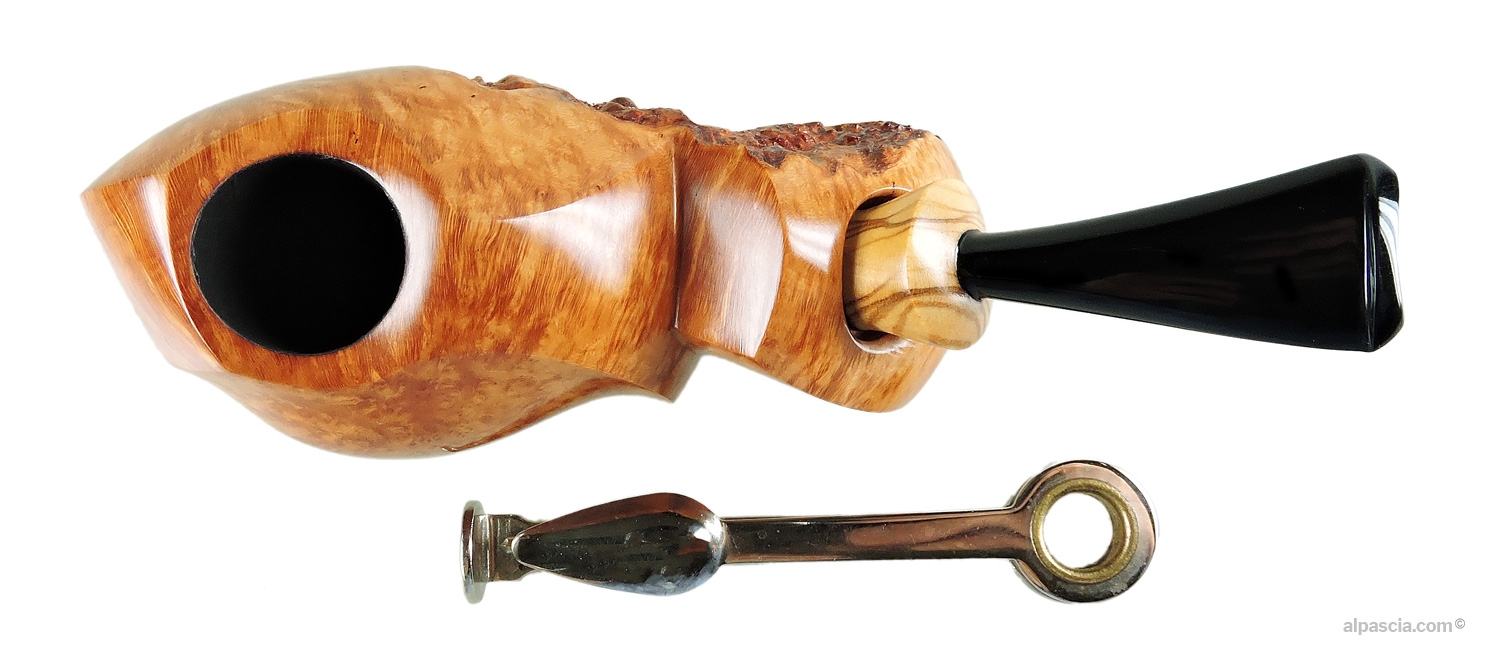 Pipa Ganci 2F Blowfish - Vista dall'alto della camera di combustione e del dettaglio bark top sullato