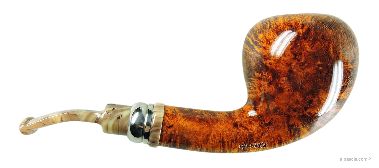 Pipa Neerup Classic Gr 3 Free Form - Vista destra che risalta la radica liscia e le linee del bocchino chiaro