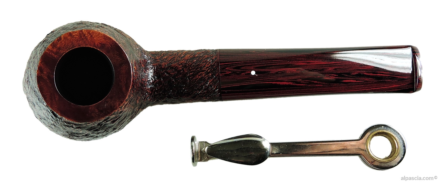 Dunhill Cumberland 5128 Diplomat Pipe - Top-down view showing chamber entrance and polished smooth rim