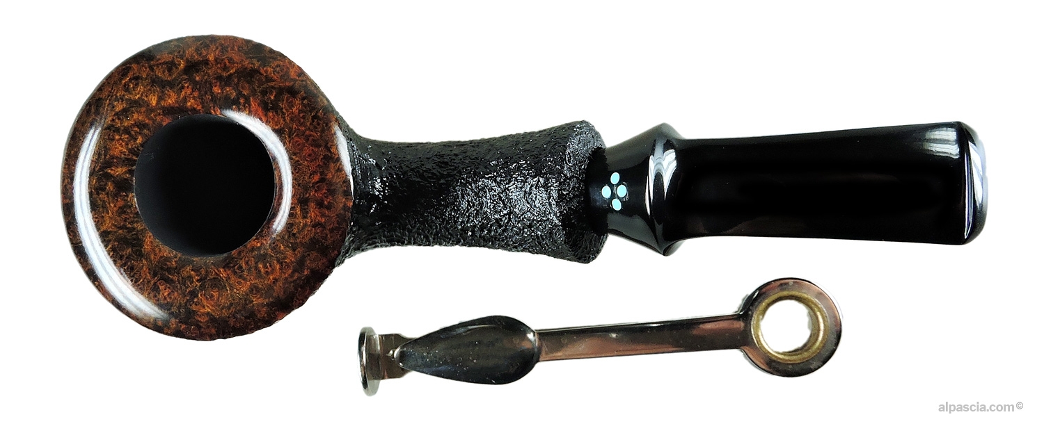 Sasieni 4 Dot Dark Walnut Pipe - Top-down view into the chamber showing the wide polished smooth rim