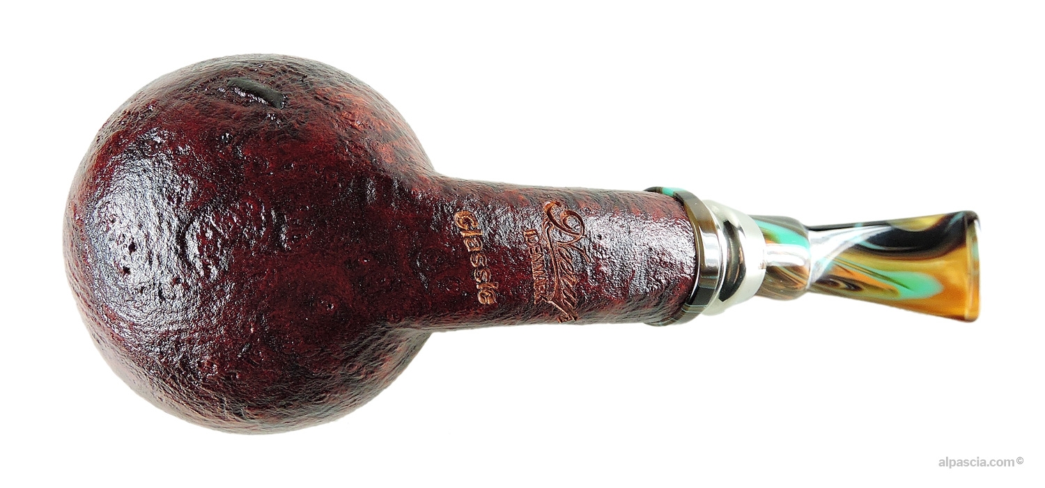 Neerup Classic Gr. 2 Pipe - Bottom view of shank displaying official Neerup Classic Gr. 2 stampings